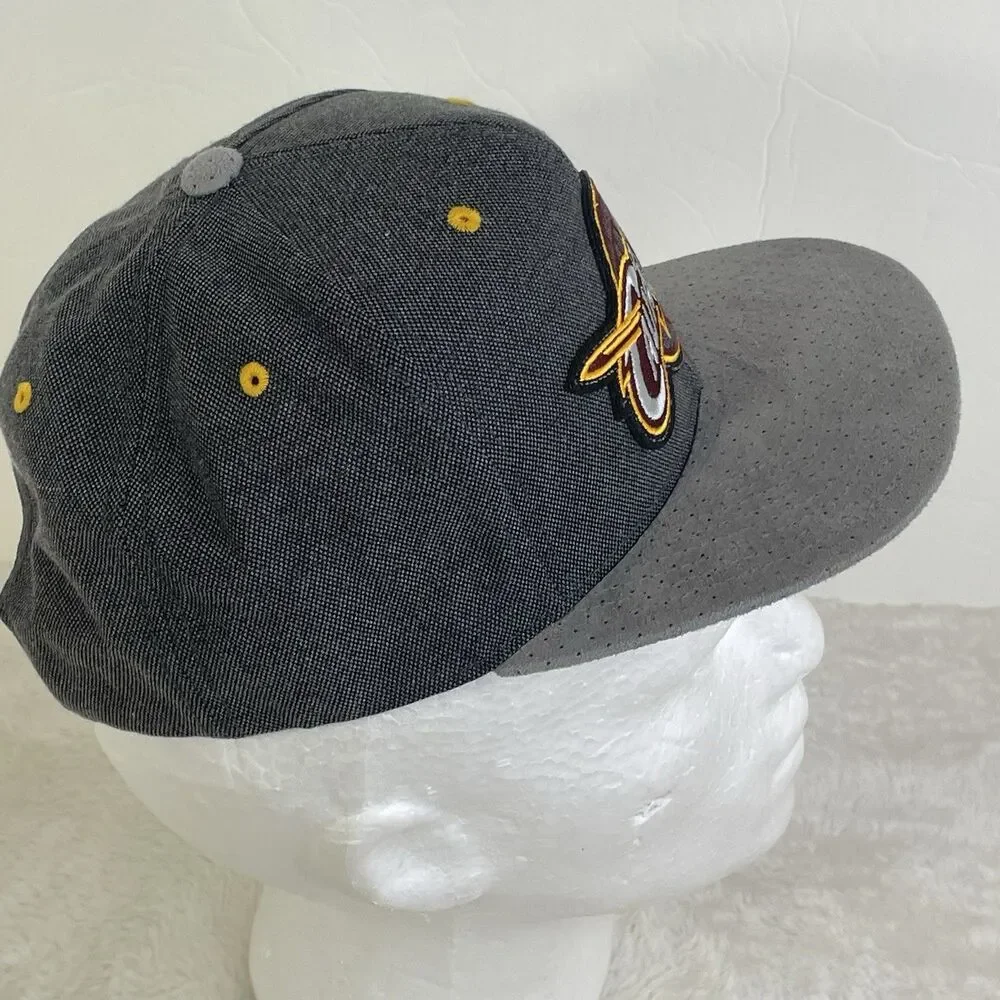 Mitchell & Ness Cleveland Cavaliers Hat Adjustable Gray Basketball Snapback